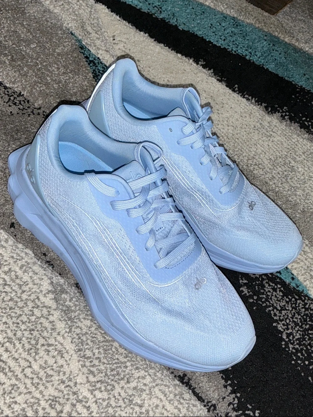 ALO Yoga Runner Limited Crystal Clear Blue Sneakers 10.5